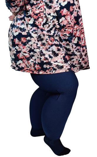 Frau in Kompressionsstrumpfhose